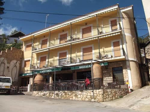 Hotel Yeste Exterior photo